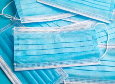 The 3-layer medical mask provides comfortable use with its nose wire feature and elastic ear straps.
