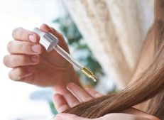 Our hair care set is produced with a special formula that strengthens hair strands and gives a healthy appearance.